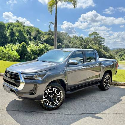 TOYOTA HILUX 2.8 D-4D TURBO DIESEL CD SRX 4X4 AUTOMÁTICO TOYOTA HILUX 2.8 D-4D TURBO DIESEL CD SRX 4X4 AUTOMÁTICO